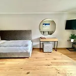 Haus Schrofenstein Bed & Breakfast