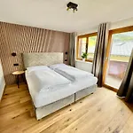 Haus Schrofenstein Bed & Breakfast 3*