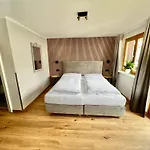 Haus Schrofenstein Bed & Breakfast Lech am Arlberg