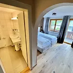 Haus Schrofenstein Bed & Breakfast Lech am Arlberg