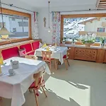 Haus Schrofenstein Bed & Breakfast 3*