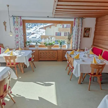 Haus Schrofenstein Bed & Breakfast 3*