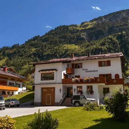 Haus Schrofenstein Bed and breakfast Lech am Arlberg