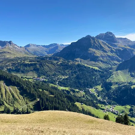 Haus Schrofenstein Bed & Breakfast