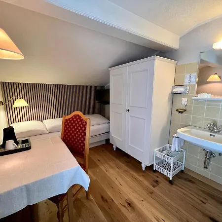 Frühstückspension Haus Schrofenstein 3*