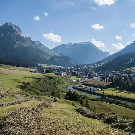 Haus Schrofenstein Bed & Breakfast