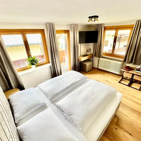 Haus Schrofenstein Bed & Breakfast