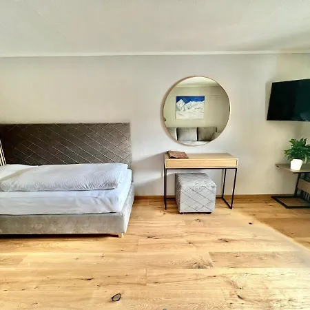 Haus Schrofenstein Bed and Breakfast