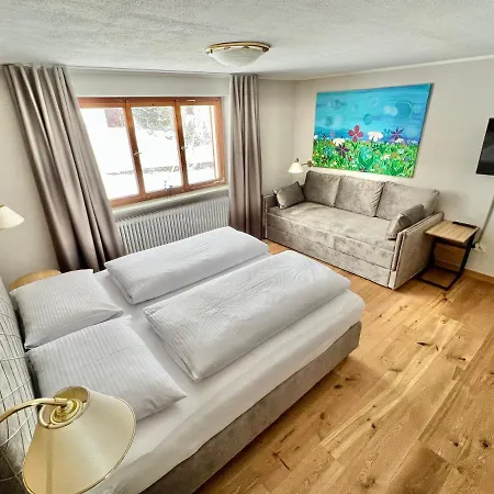 Frühstückspension Haus Schrofenstein Lech am Arlberg