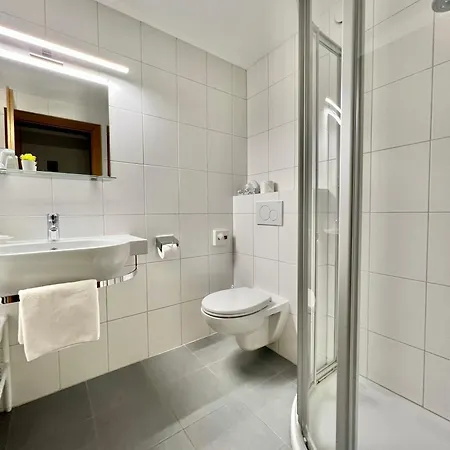 Haus Schrofenstein Bed and Breakfast 3*