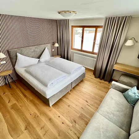 Frühstückspension Haus Schrofenstein Lech am Arlberg