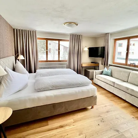 Haus Schrofenstein 3*