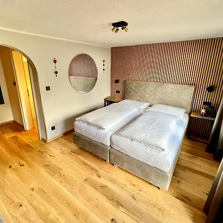 Haus Schrofenstein Bed & Breakfast 3*