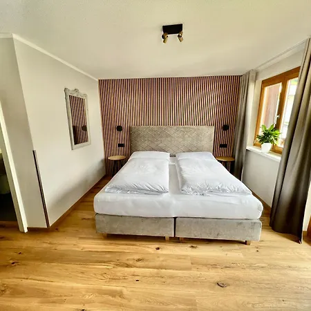 Haus Schrofenstein B&B 레흐암 아르베르크