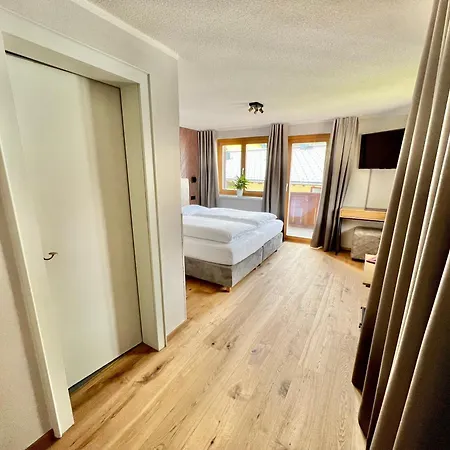 B&B Haus Schrofenstein 레흐암 아르베르크