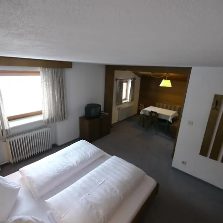 Haus Schrofenstein Bed & Breakfast