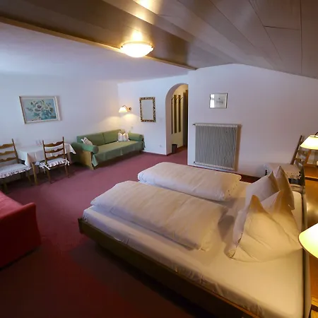 B&B Haus Schrofenstein 레흐암 아르베르크