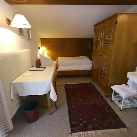 B&B Haus Schrofenstein