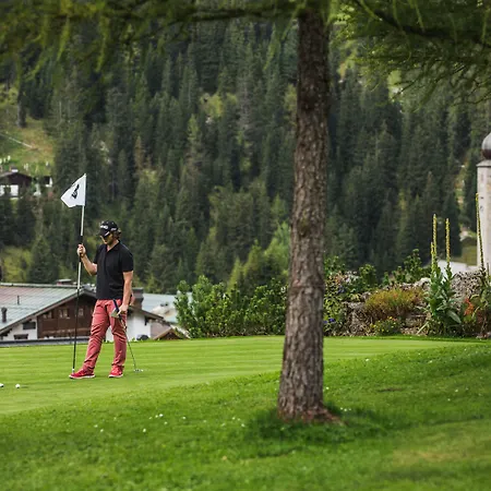 Haus Schrofenstein Bed & Breakfast 3*