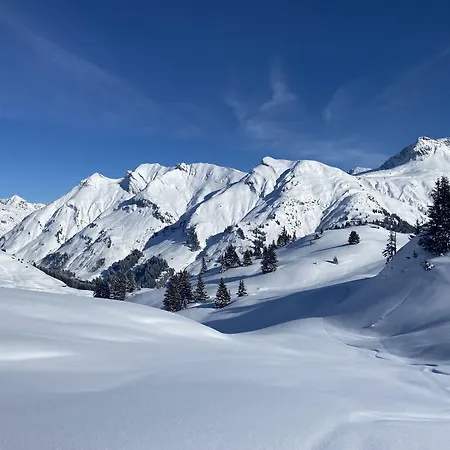 Haus Schrofenstein Bed & Breakfast 3*