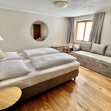 Haus Schrofenstein Bed and Breakfast