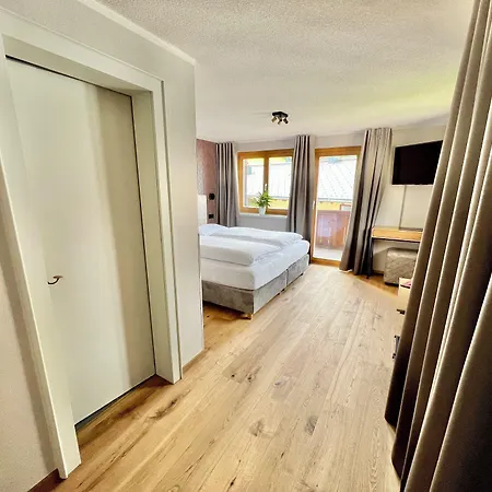 Haus Schrofenstein Bed and Breakfast Lech am Arlberg