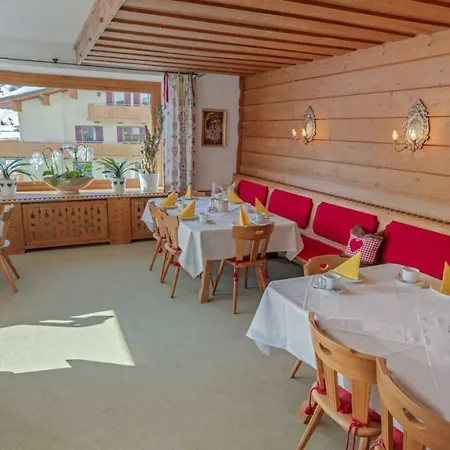 Frühstückspension Haus Schrofenstein 3*