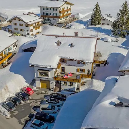 Frühstückspension Haus Schrofenstein Lech am Arlberg