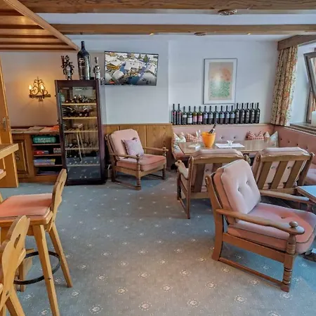 Haus Schrofenstein B&B 레흐암 아르베르크
