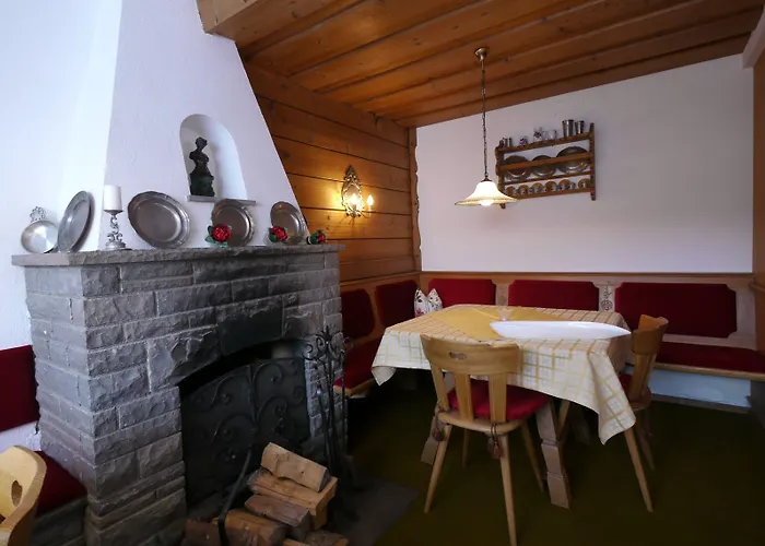 Haus Schrofenstein B&B 레흐암 아르베르크